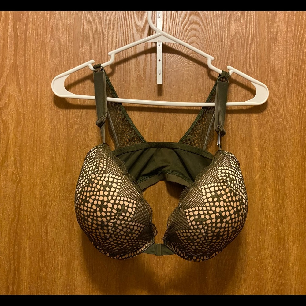 Victoria’s Secret Very Sexy Front-Close Push-up